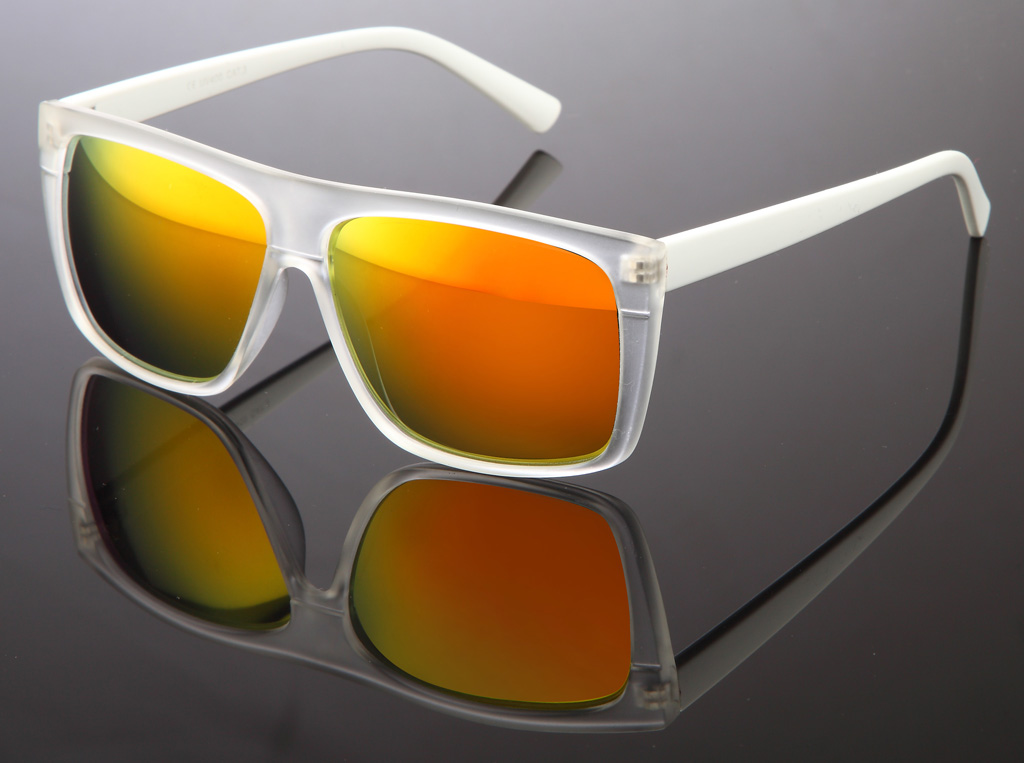 Sonnenbrille mit verspiegelten Gläsern ensunglasses mirrored glasses with